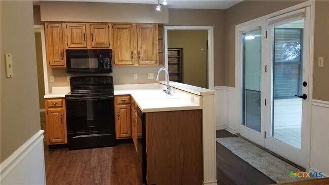 Building Photo - 329 Paisano St