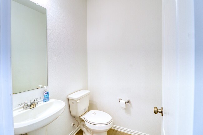 Building Photo - 8106 Royal Palm Ct