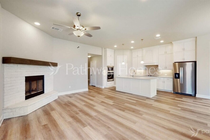 Building Photo - 112 Trail Dr