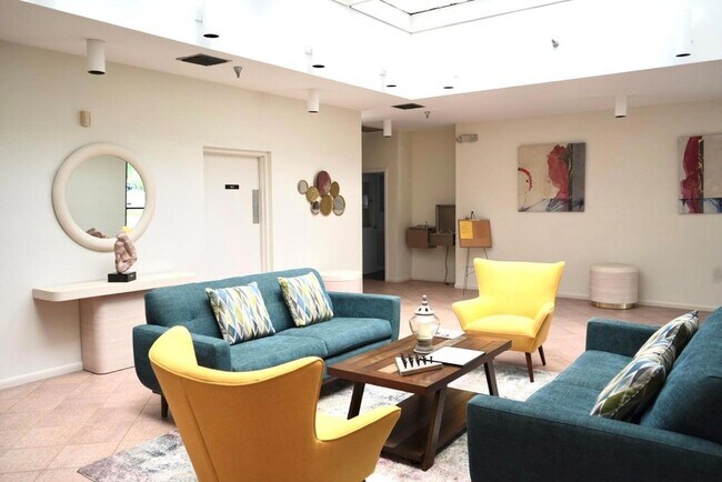 Building Photo - 3154 Via Poinciana