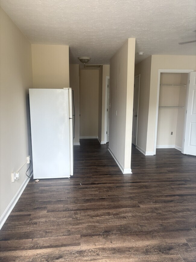 Building Photo - 1720 McGregor Ct