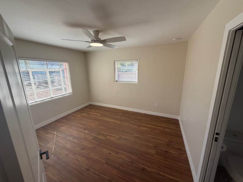 Building Photo - 1827 E Linden St