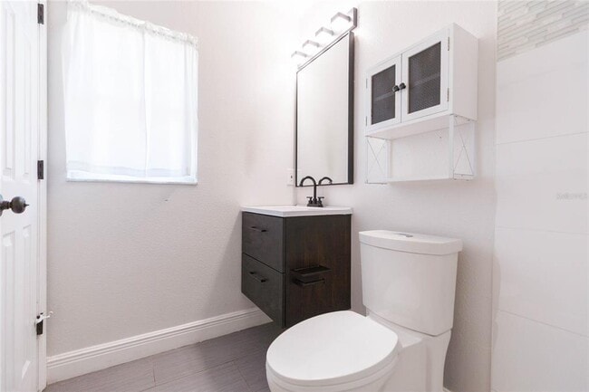 Building Photo - 2307 Lincoln Ct