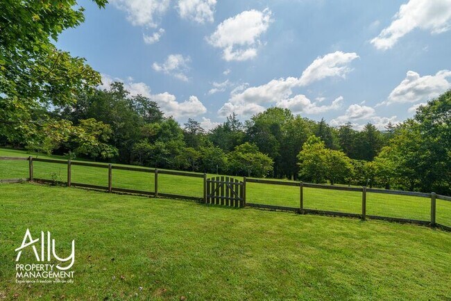 Building Photo - 2733 Southern Hills Ct