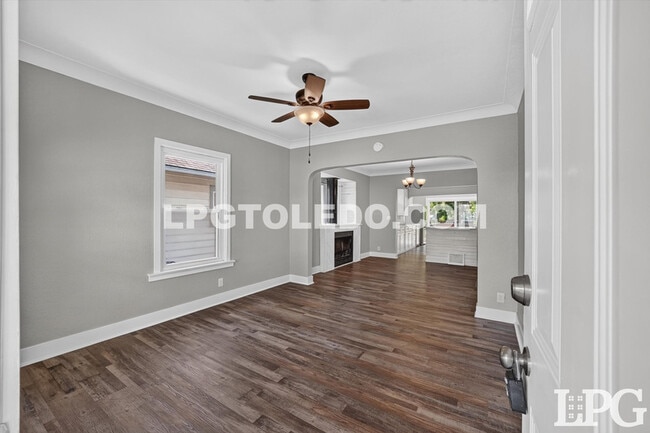 Building Photo - 544 Woodsdale Ave
