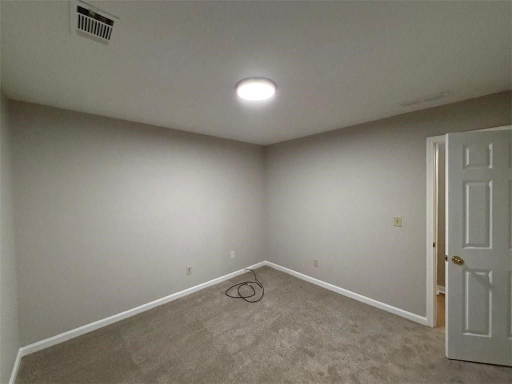 Building Photo - 65 Beaverdam Ct