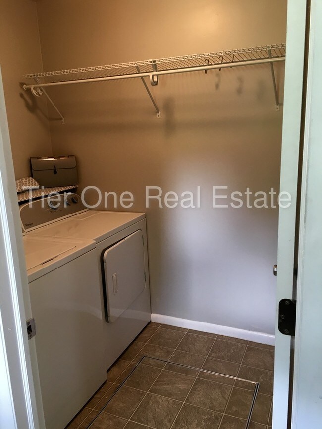 Building Photo - 7405 S 2200 E