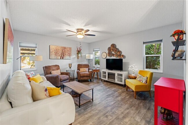 Building Photo - 300 S Florida Ave