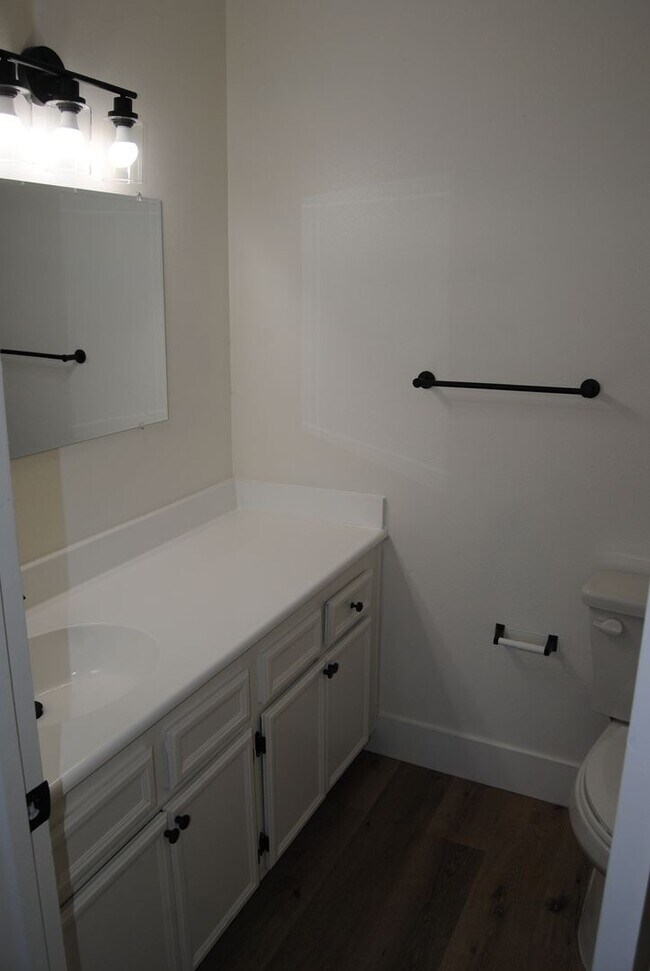 Building Photo - 2401 Bernice Ct