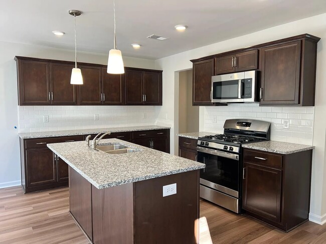 Building Photo - 548 Kingfisher Ct