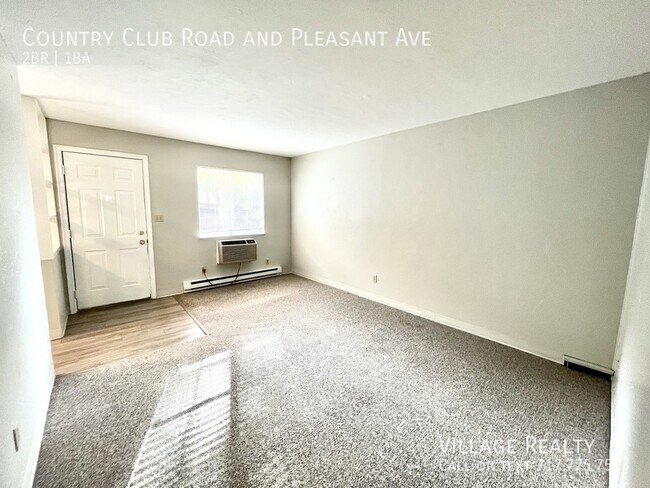 Building Photo - 611 Country Club Rd