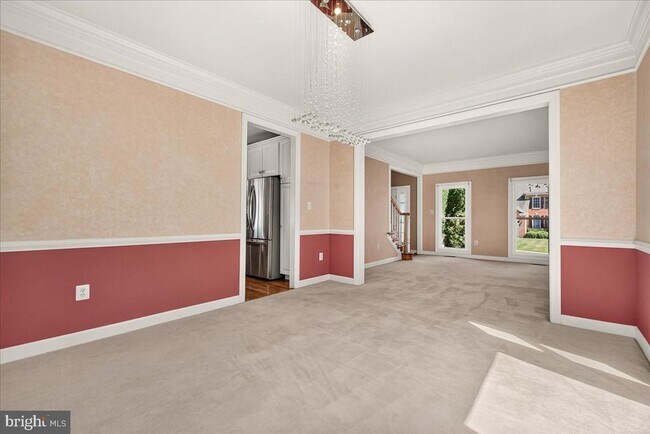 Building Photo - 6430 Bellevue Pl