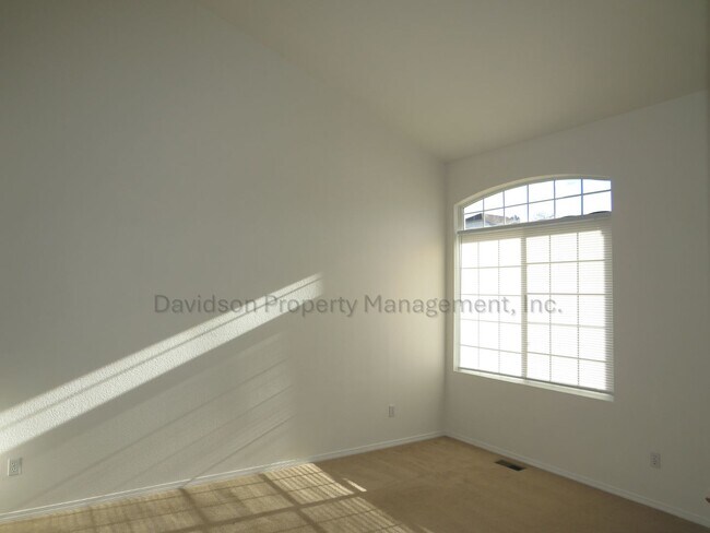 Building Photo - Spacious 3-Bedroom House in Pine Creek