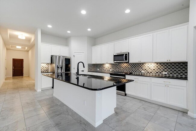 Building Photo - 117 Falkland St