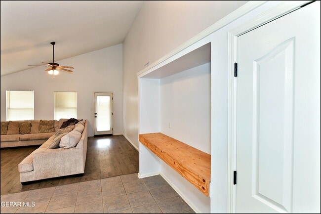 Building Photo - 10937 Northview Dr