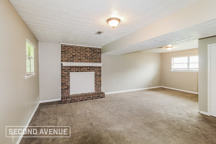 Building Photo - 2237 Rocklane Dr