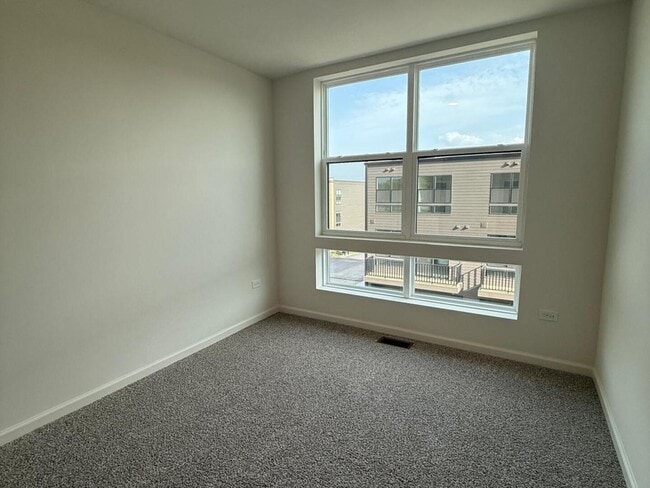 Building Photo - 347 Summit Cir