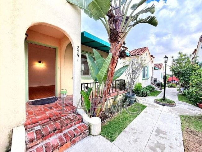 Building Photo - 2751 Pomeroy Ave