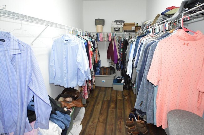 Building Photo - 498 Country Club Dr