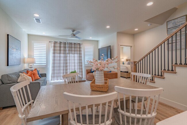 Building Photo - Flexible lease options! Spacious Townhome in Washington