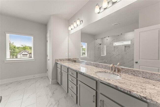 Building Photo - 5841 Woodland Park Ct