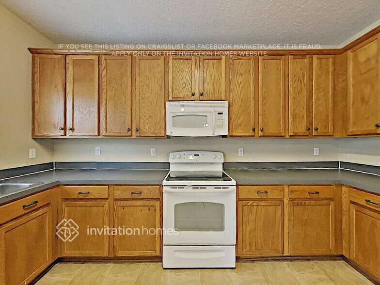 Building Photo - 12587 Woodfield Cir W