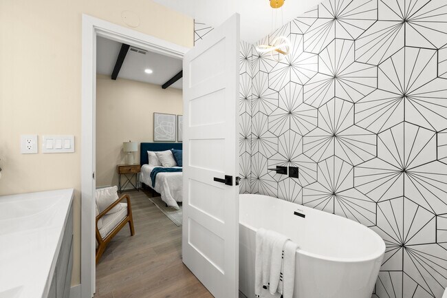 Building Photo - 130 SW 194th St