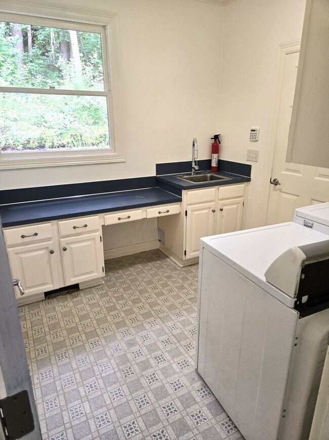 Building Photo - Exceptional Property! Walking Trails, Pond...