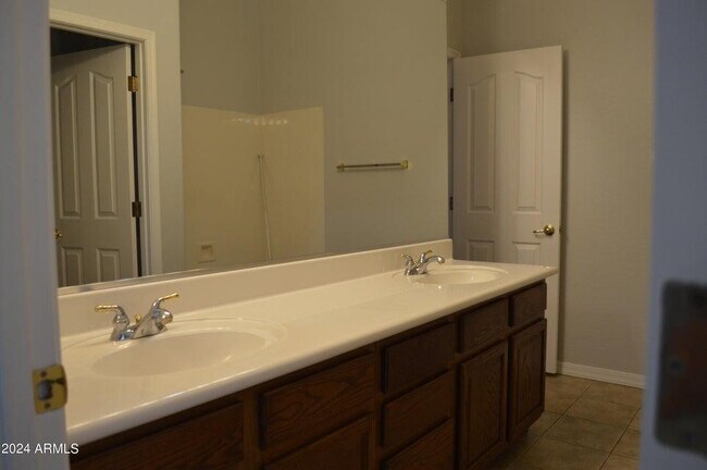Building Photo - 4132 E Carriage Ct