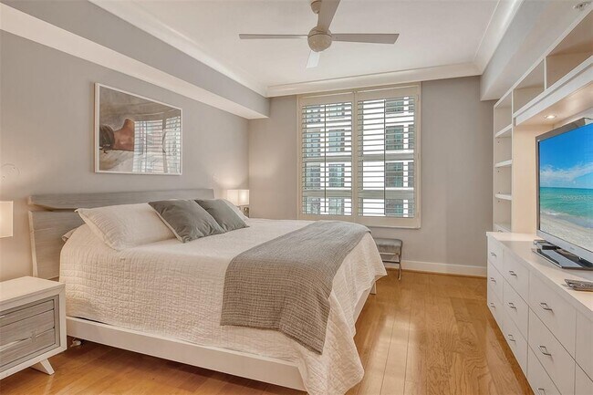 Building Photo - 1350 Main St