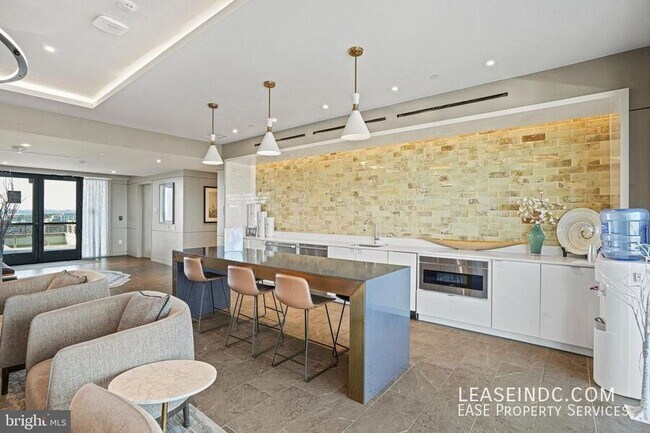 Building Photo - 1211 Van St SE