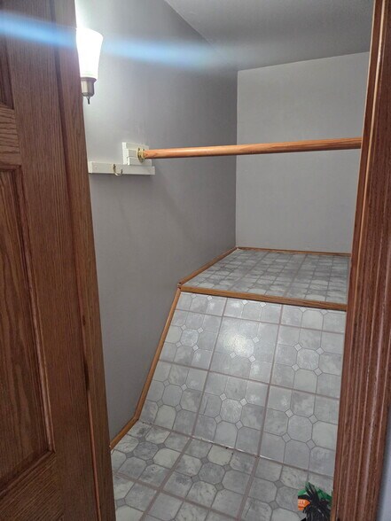 Primary Photo - 4573 Main St NE