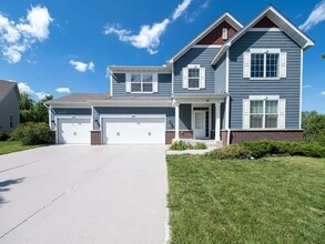 Building Photo - 4650 Yellowstone Ln N