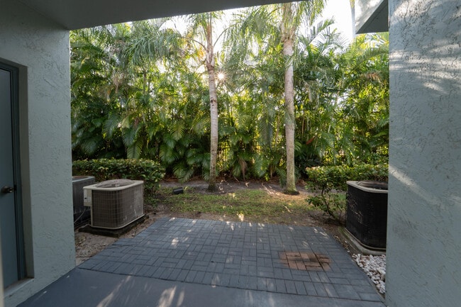 Building Photo - 3635 Sonoma Dr