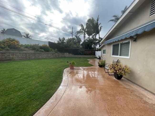 Building Photo - State Ave