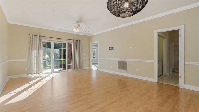 Building Photo - 4880 Dahlia Ct