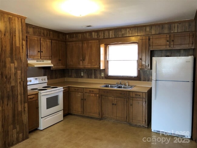 Building Photo - 355 Sunny Hill Dr