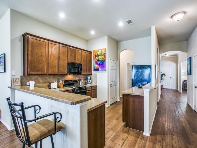 Building Photo - 10333 Bradshaw Dr