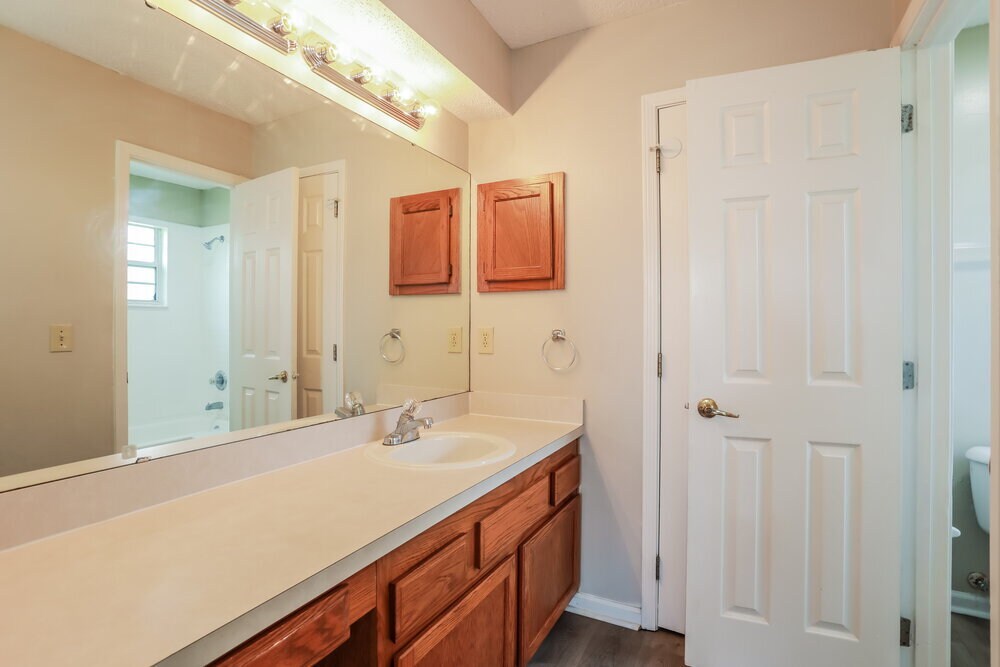 Building Photo - 3183 Olde Sutton Parke Dr