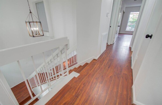 Building Photo - 5867 Sugar Hill Dr