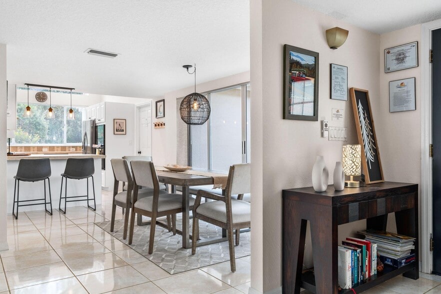 Kitchen - 7906 Swiss Fairways Ave