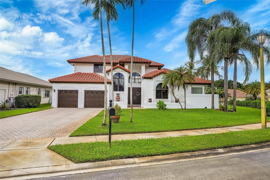 Primary Photo - 500 Cypress Pointe Dr E