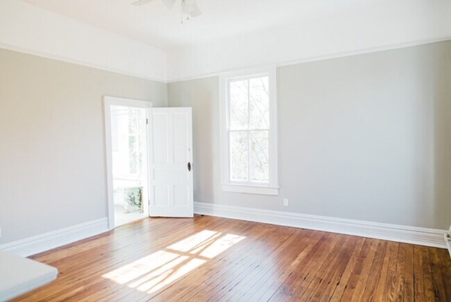 Building Photo - COMING SOON: 129 N 4th St - 4bd and 2ba