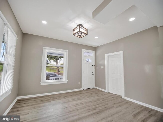 Building Photo - 6008 Addison Rd