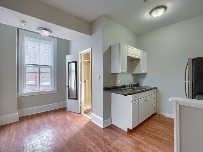 Building Photo - 1006 N 3rd St