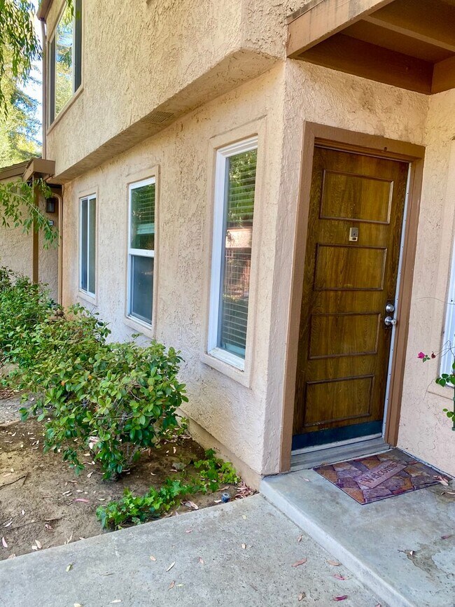 Primary Photo - Quaint 1 bed 1 bath unit in Sequoia Village!