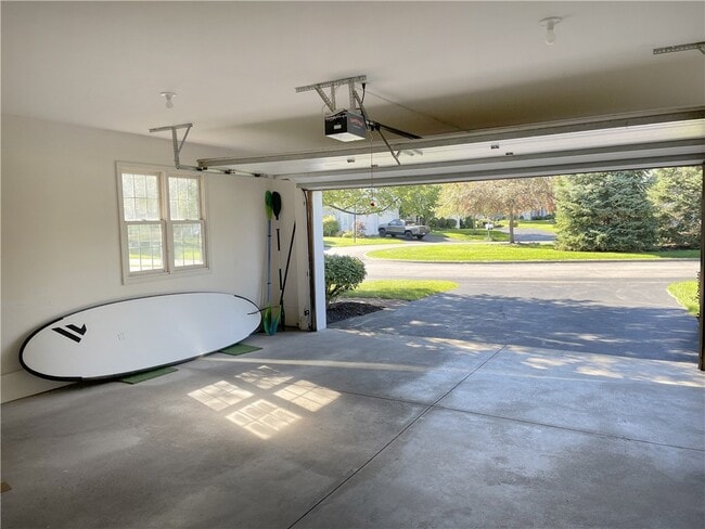 Building Photo - 245 Roseland Ln