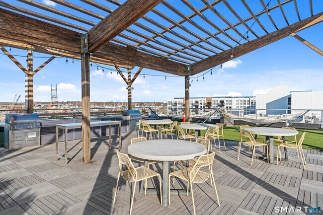 Building Photo - 19 Day St