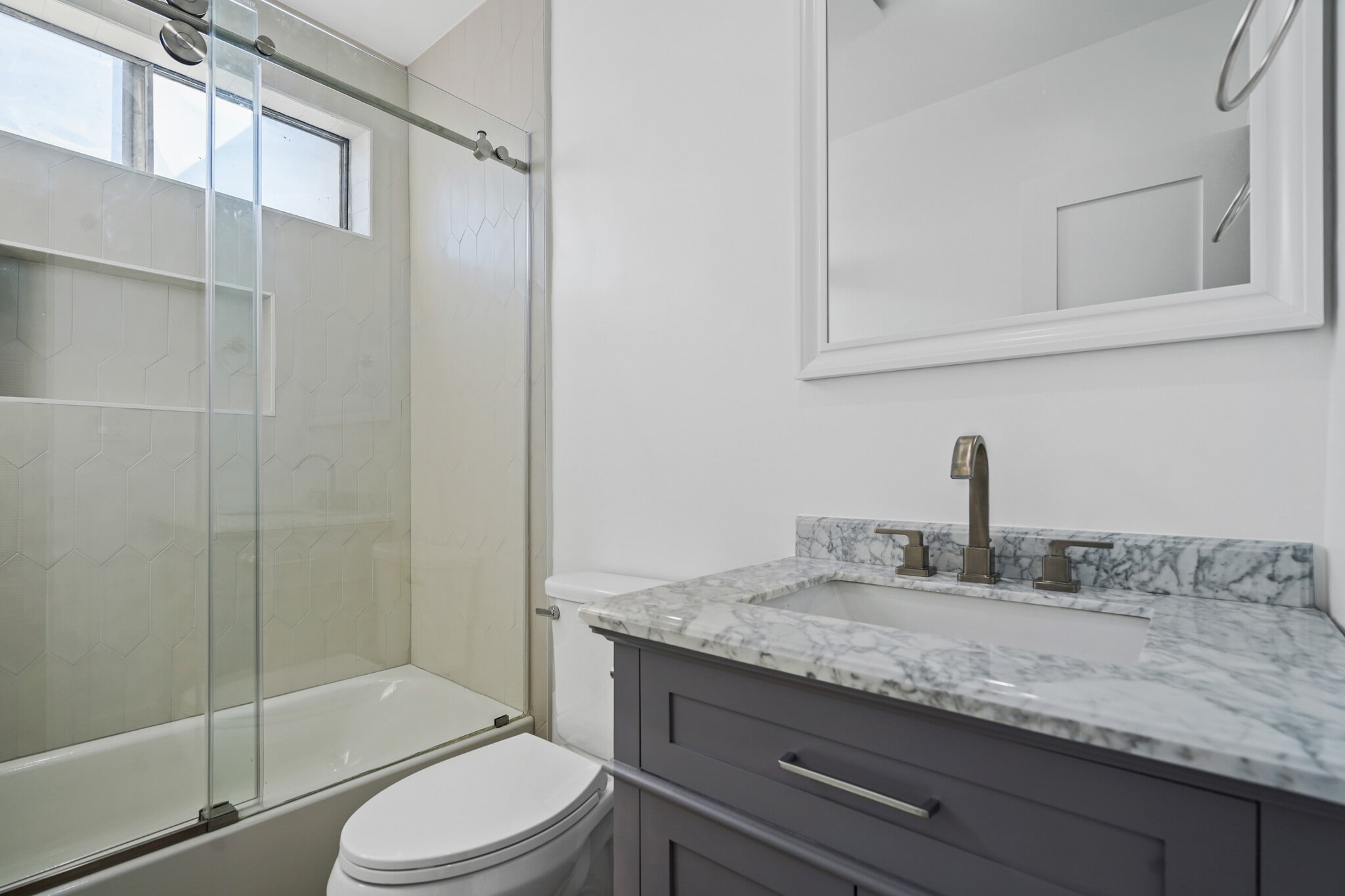 Building Photo - 920 Marine St