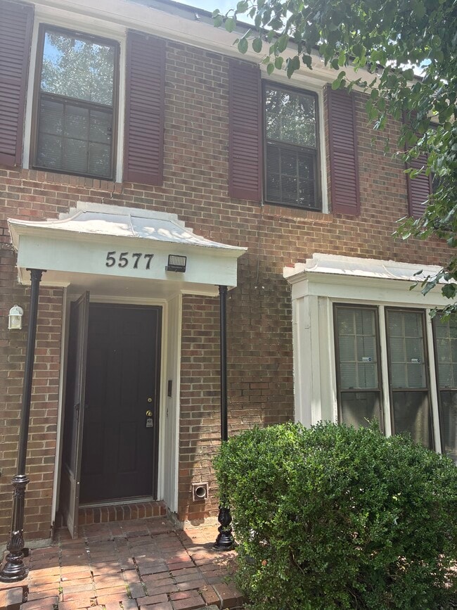 Building Photo - 5577 Carriage Brook Rd